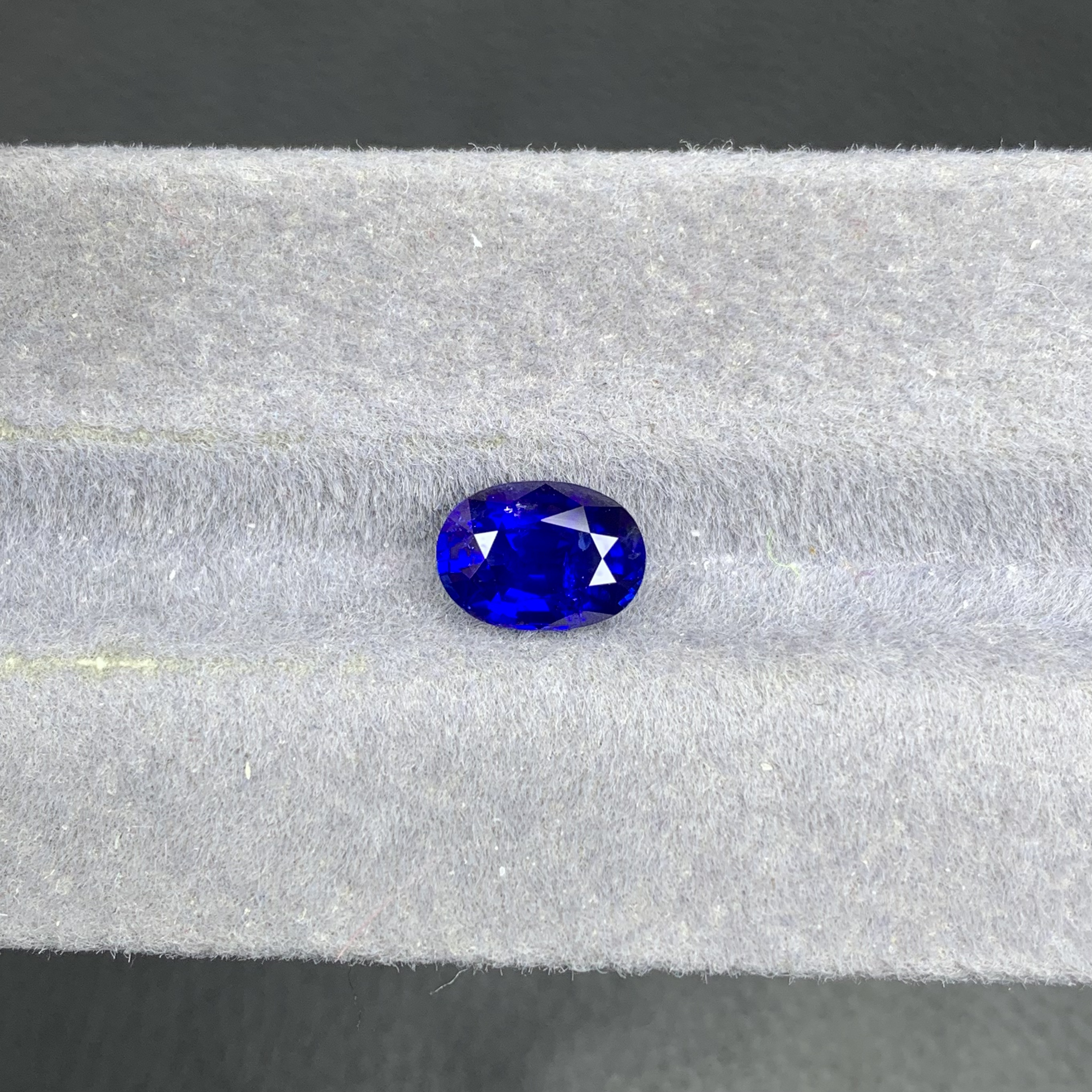 天然皇家蓝蓝宝石裸石1.55克拉5.7*8*4mm