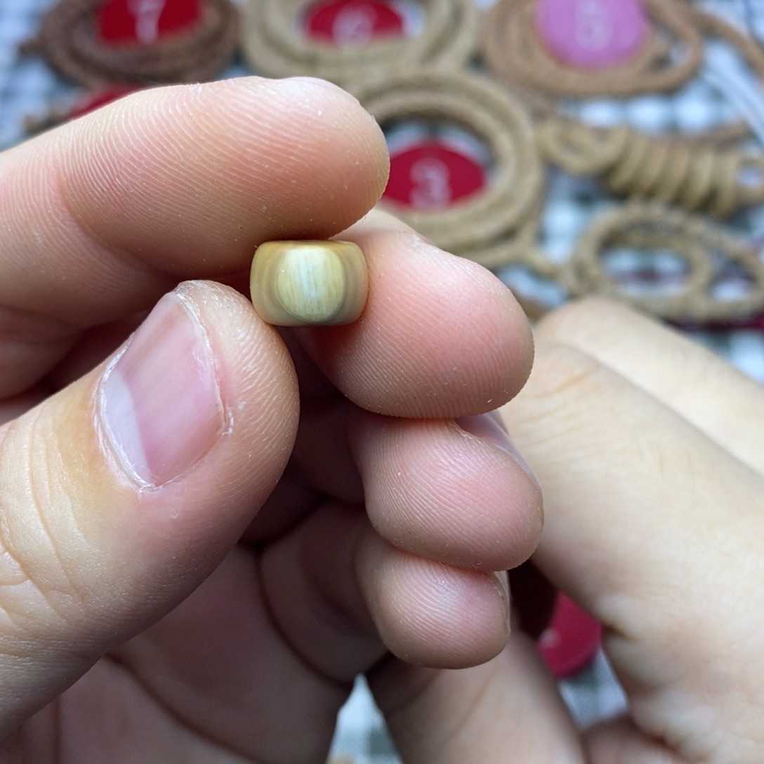 柏香籽/百香籽吊坠咖料墩子9.6*6.7mm