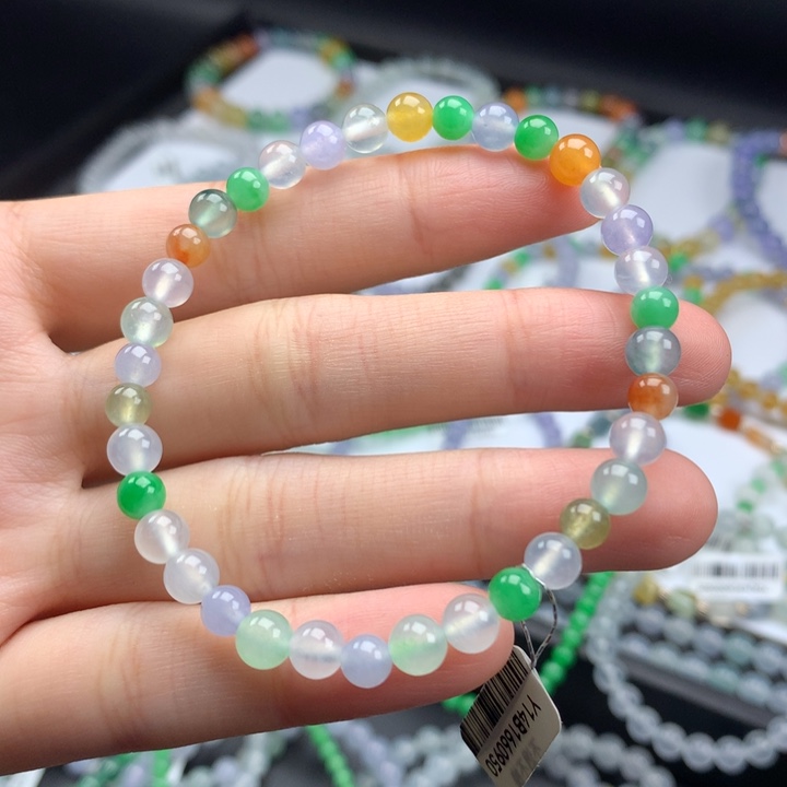 翡翠手镯未镶嵌翡翠