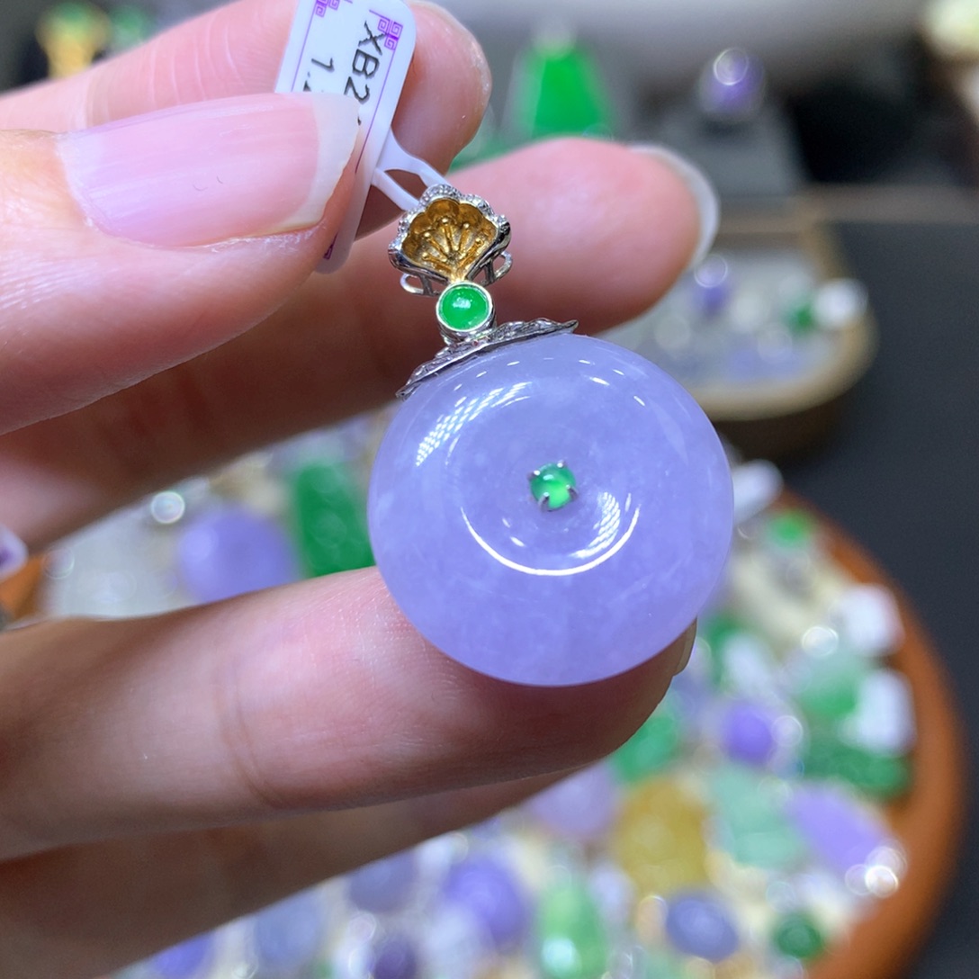 【闪购商品】翡翠颈饰18K金镶嵌翡翠吊坠项链