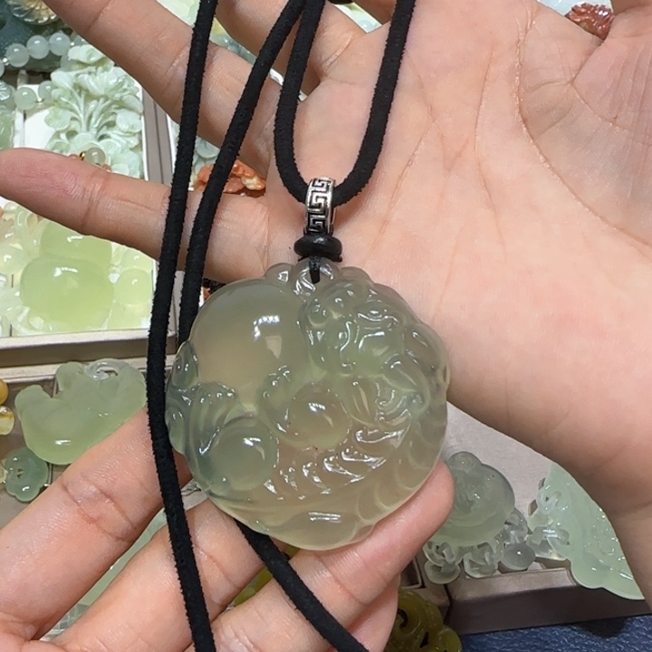蛇纹石玉吊坠未镶嵌