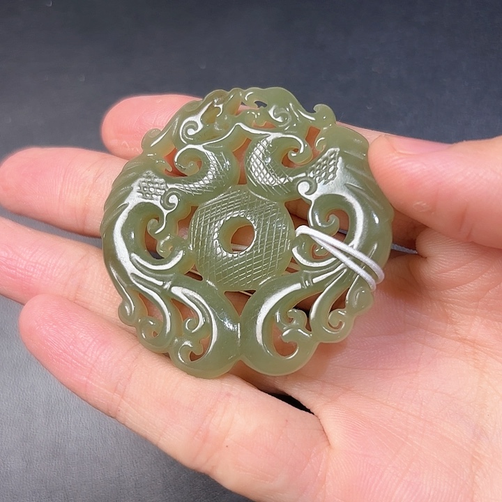 和田玉挂件未镶嵌铁*