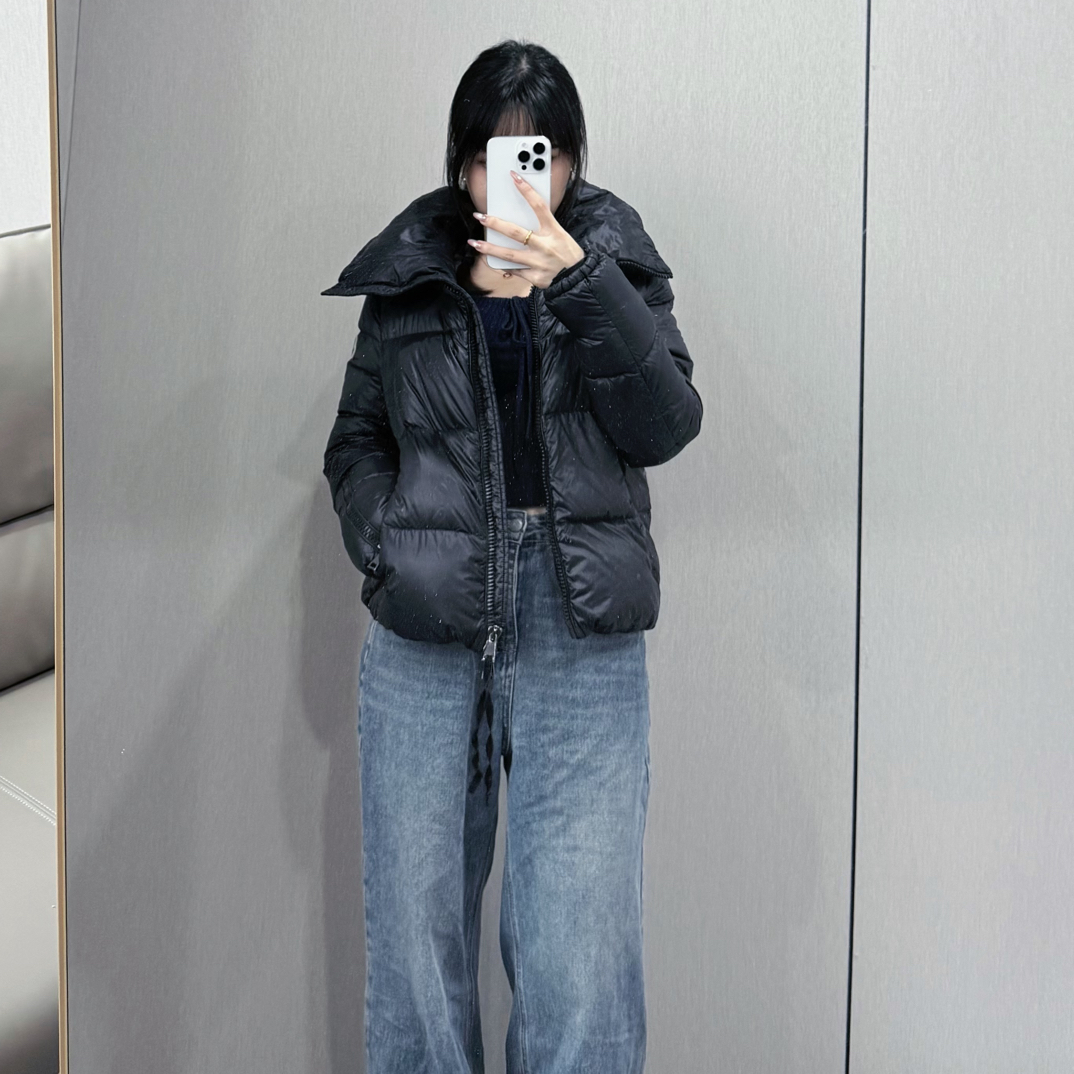 99新 MONCLER 蒙口黑色亮面立领羽绒服/2码/A00324