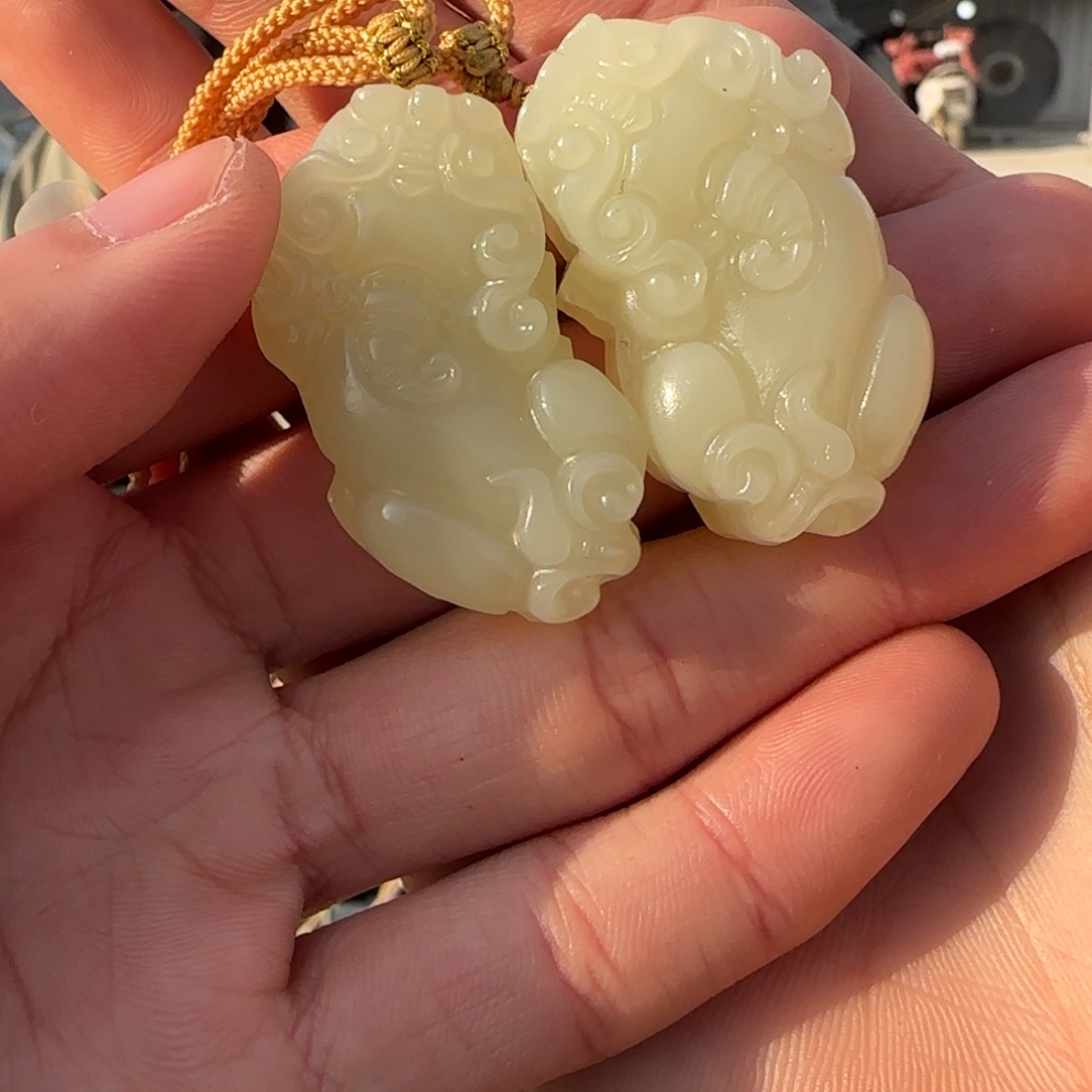 颈饰未镶嵌和田玉且末貔貅一对