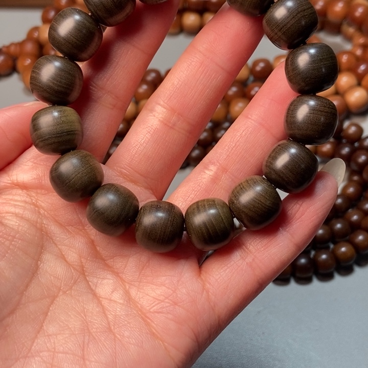 长***哥檀香木老山檀香水阴沉1.3*1.4，奶香