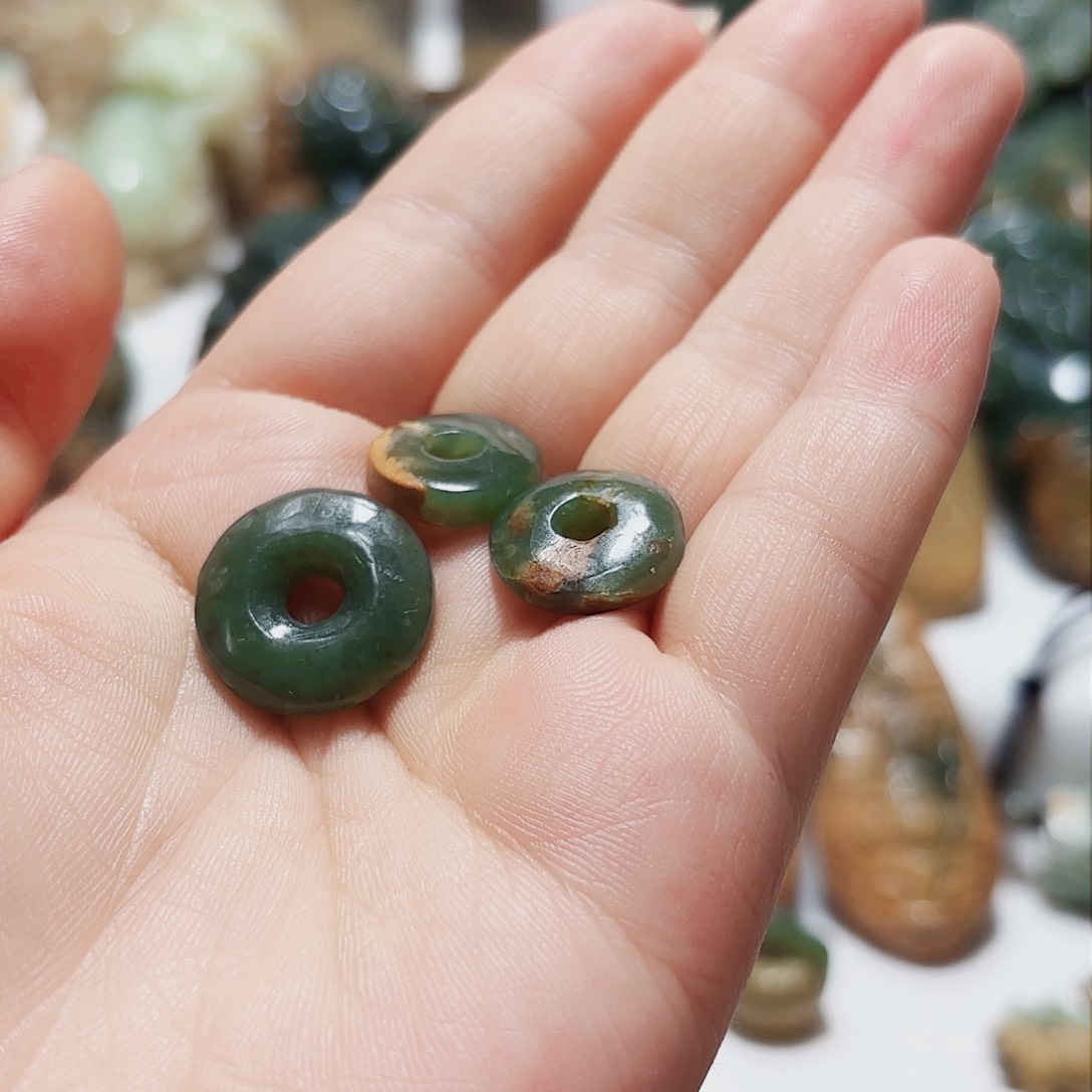 岫岩河磨玉（透闪石质玉）挂件未镶嵌北*牛