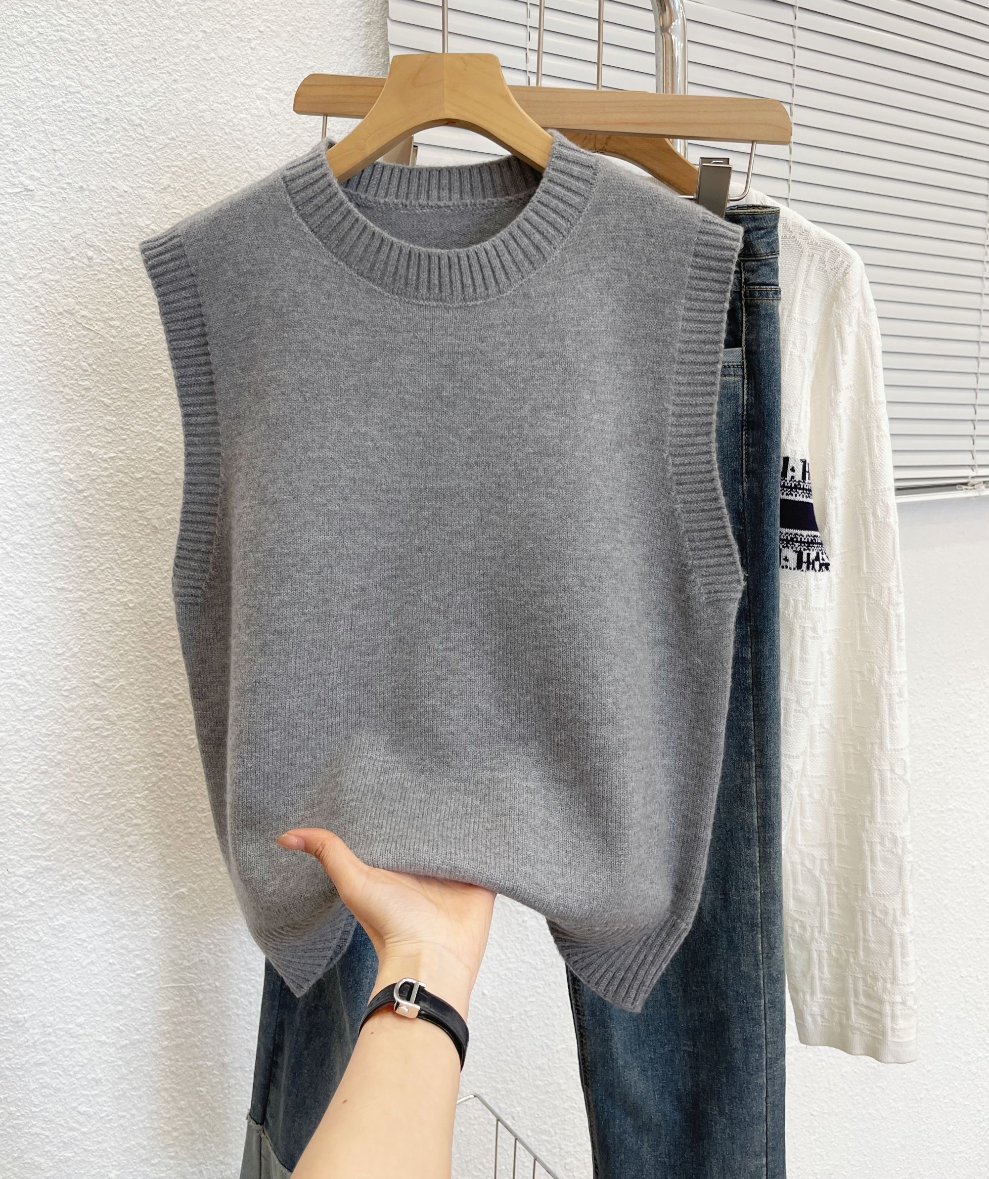 简约风春季宽松无袖马夹针织圆领马甲背外穿韩版套头通勤风内搭心