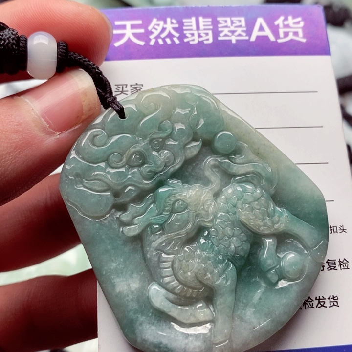 翡翠挂件未镶嵌翡翠