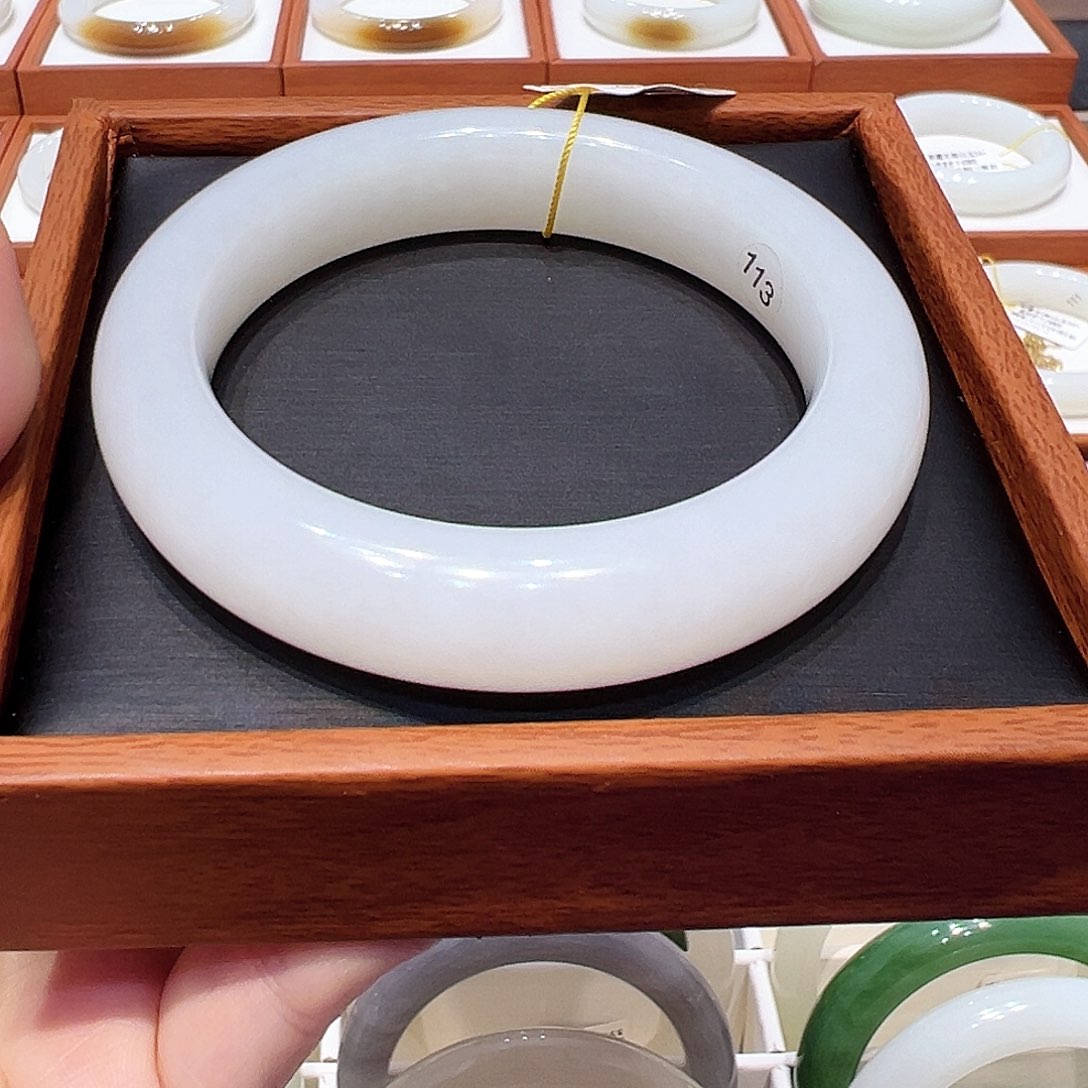 和田玉手镯未镶嵌