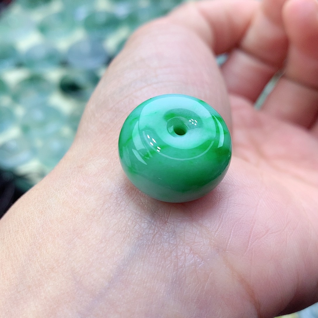 翡翠颈饰未镶嵌编号98。尺寸19.1-12