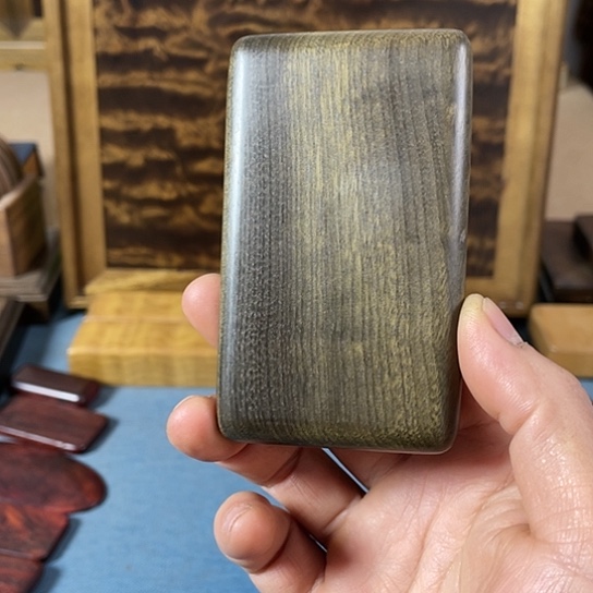 【闪购商品】用****7金丝楠阴沉木手把件