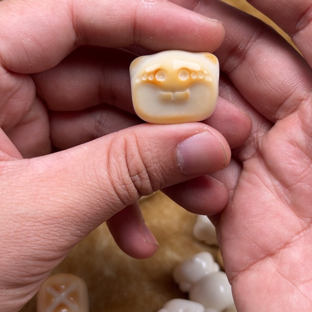 只买单纯的吊坠，没带链子，属的性质。