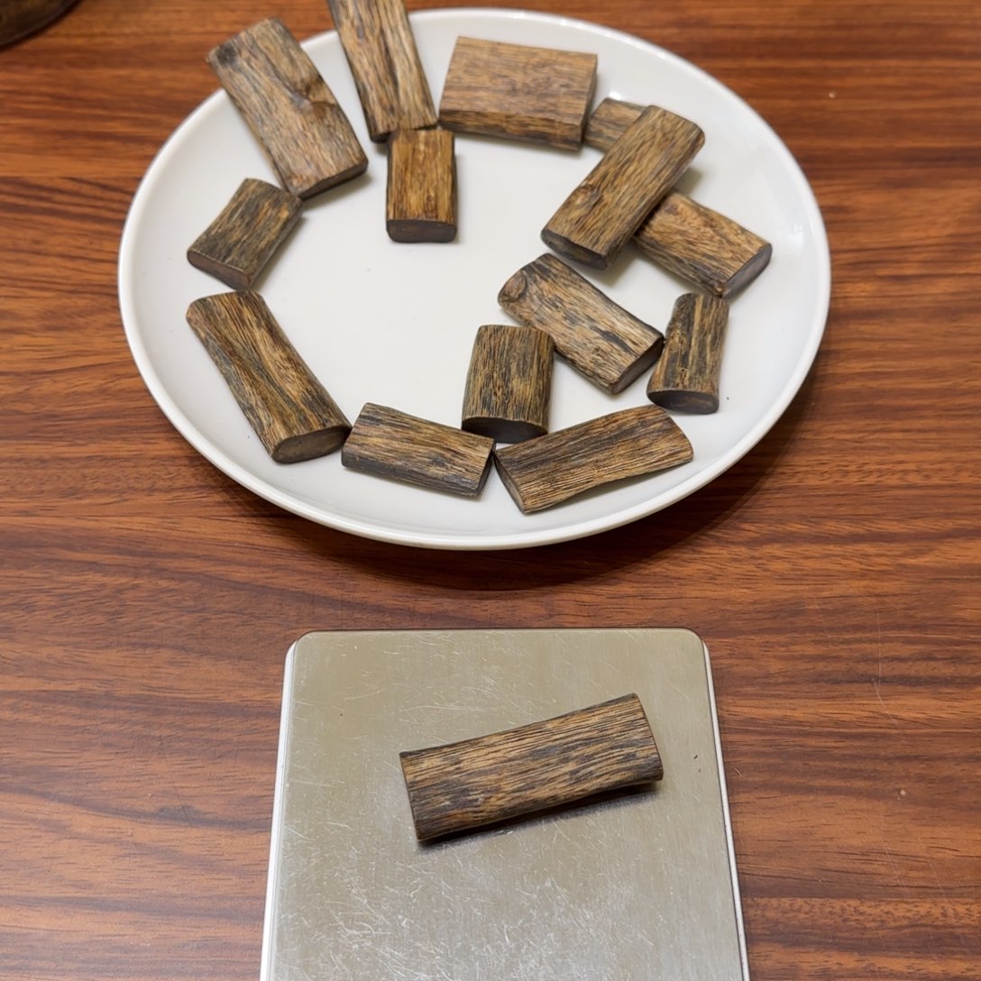 沉香碎屑沉香奇楠无事牌7.7克