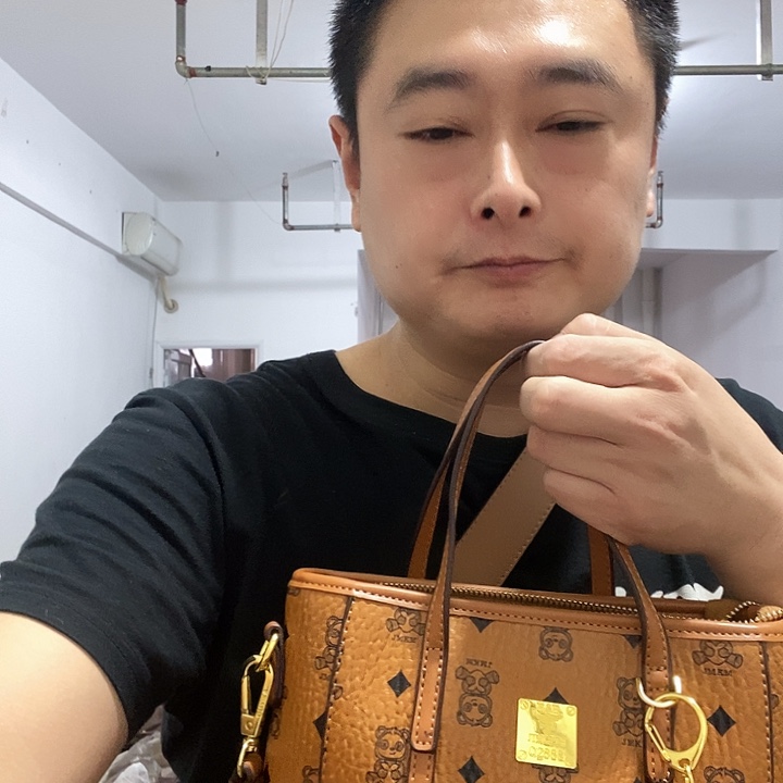 黄牛皮（革）鳄鱼皮（革）犏牛皮（革）