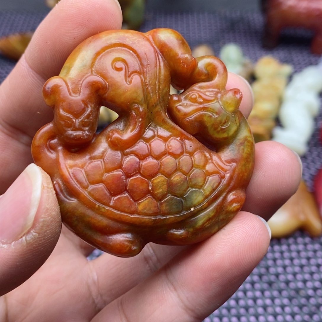 蛇纹石玉颈饰未镶嵌