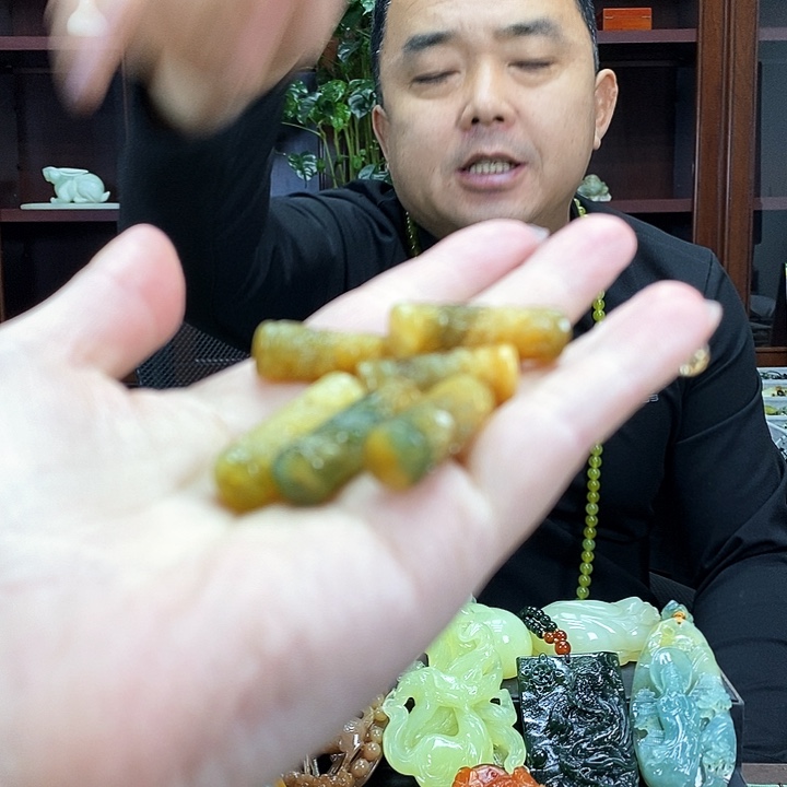 蛇纹石玉吊坠未镶嵌