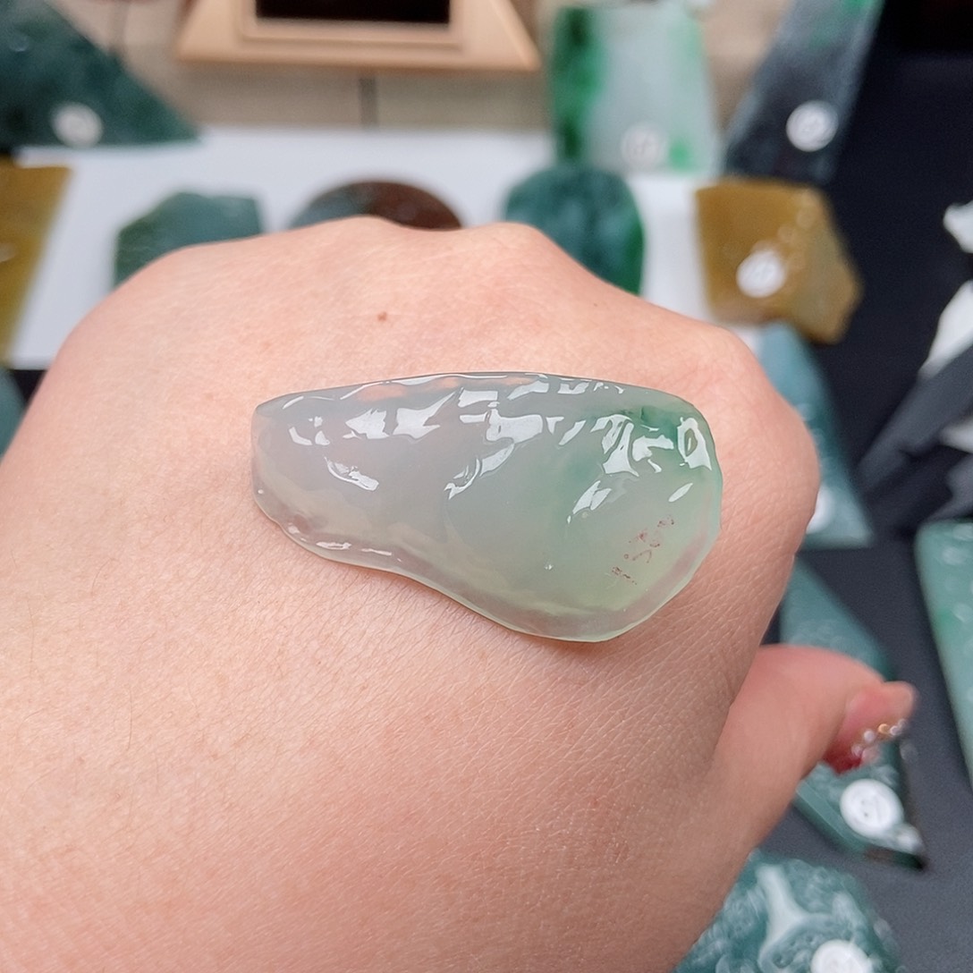 翡翠颈饰未镶嵌翡翠