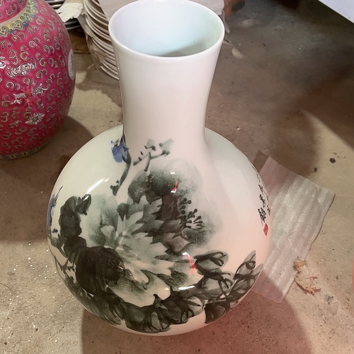 瓷片景德镇陶瓷花瓶。