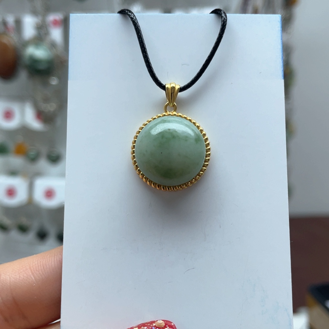 蛇纹石玉吊坠未镶嵌