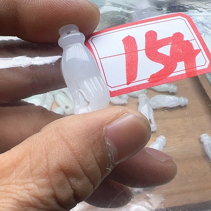 翡翠颈饰未镶嵌天然缅甸翡翠吊坠