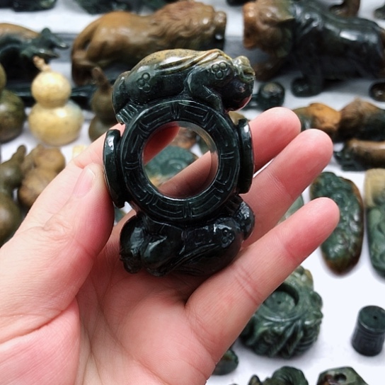 岫岩河磨玉（透闪石质玉）挂件未镶嵌