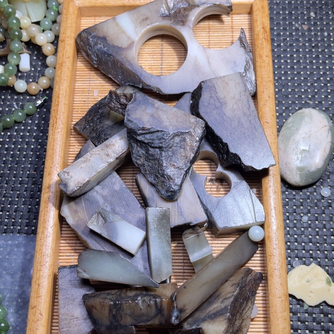 未镶嵌和田玉车挂