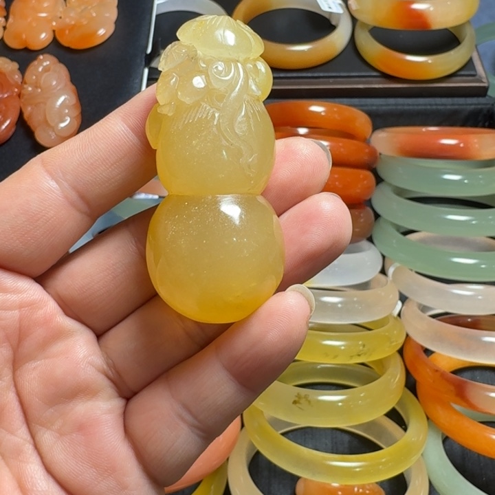 爱***海石英质玉（金丝玉）未镶嵌手镯吊坠