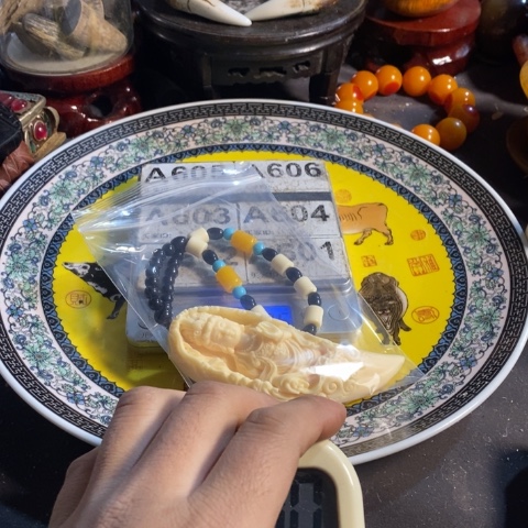 瓷片癸*寻呼台的一个小女孩在一