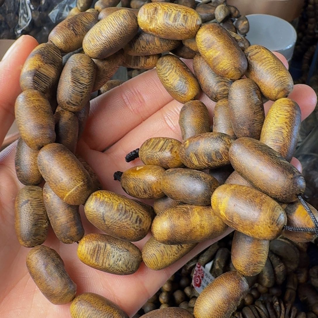 沉香手串老白棋留疤47.5克