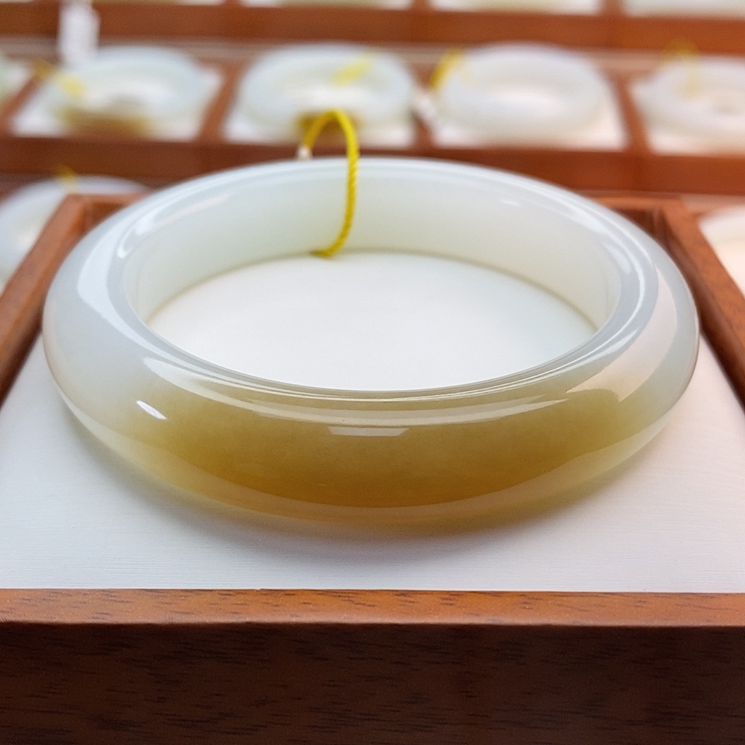 未镶嵌手链和田玉（糖玉）