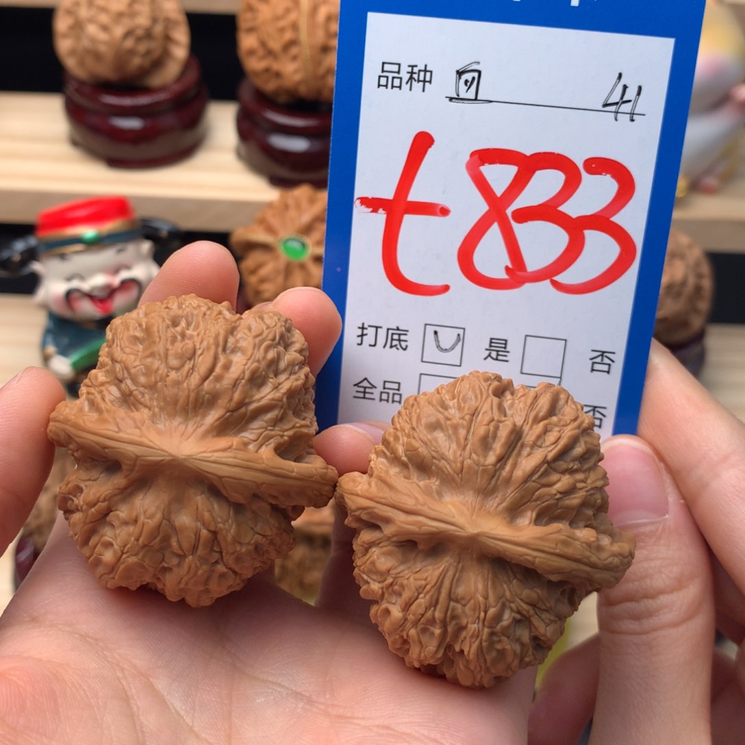 文玩核桃把件833号 血麒麟 41