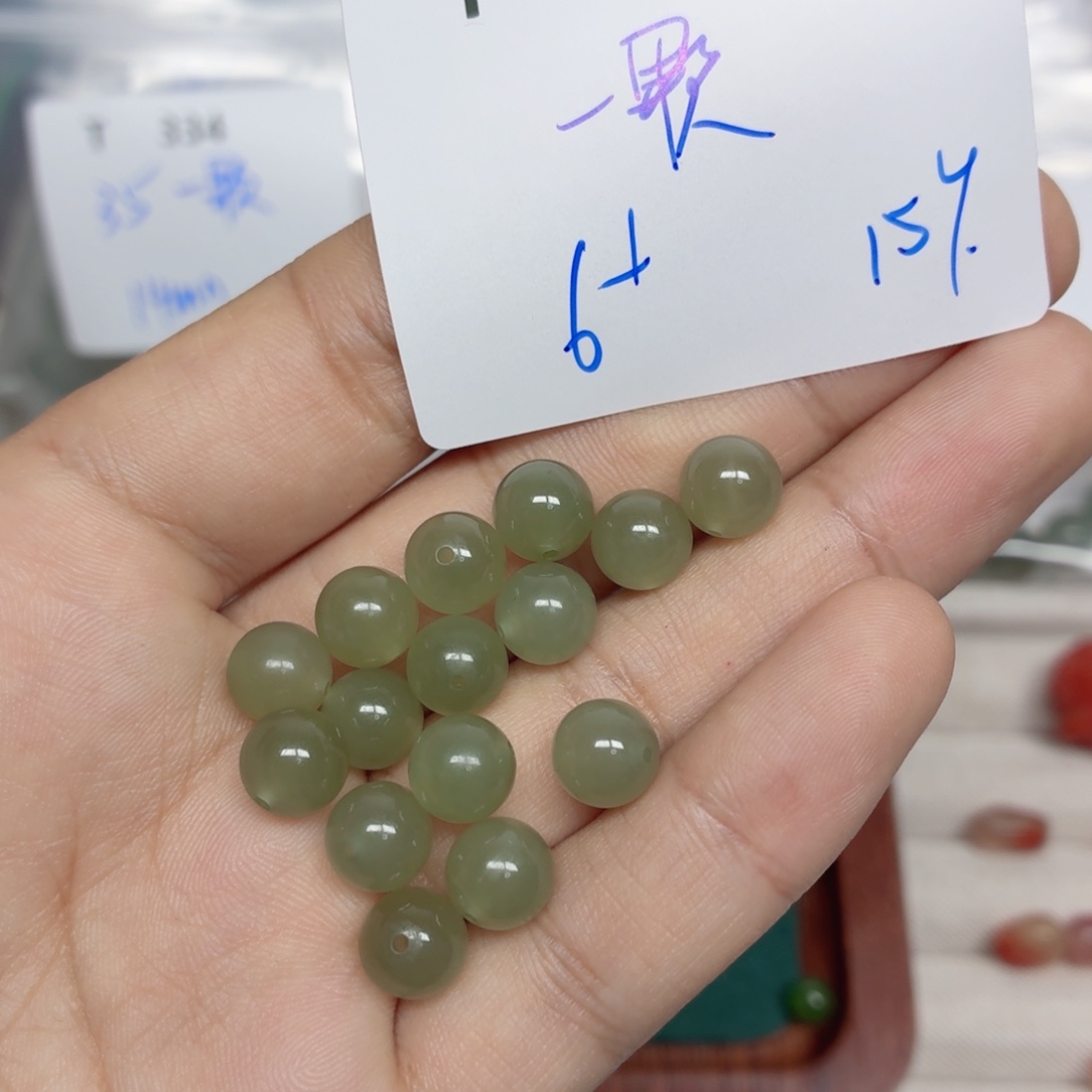 和田玉未镶嵌珠宝半成品T335。 