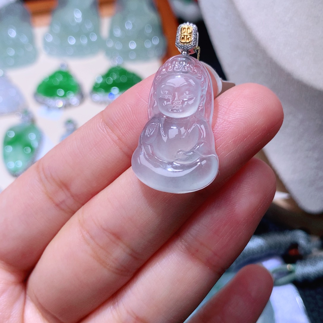 颈饰18K金镶嵌翡翠宝宝观音