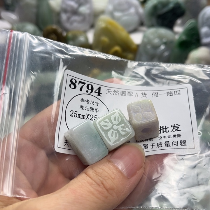 翡翠未镶嵌颈饰8794瑕疵