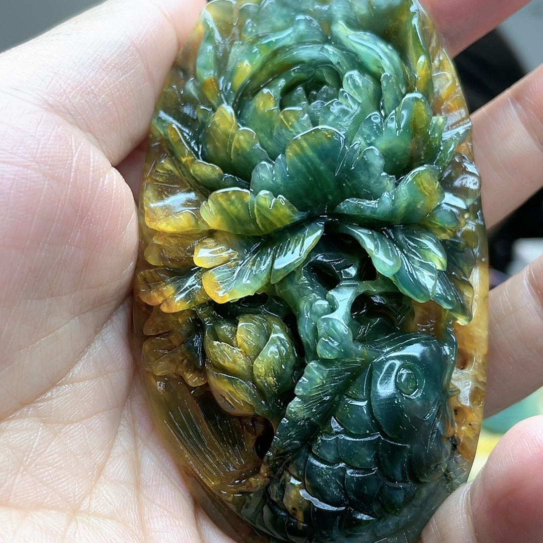 蛇纹石玉颈饰未镶嵌