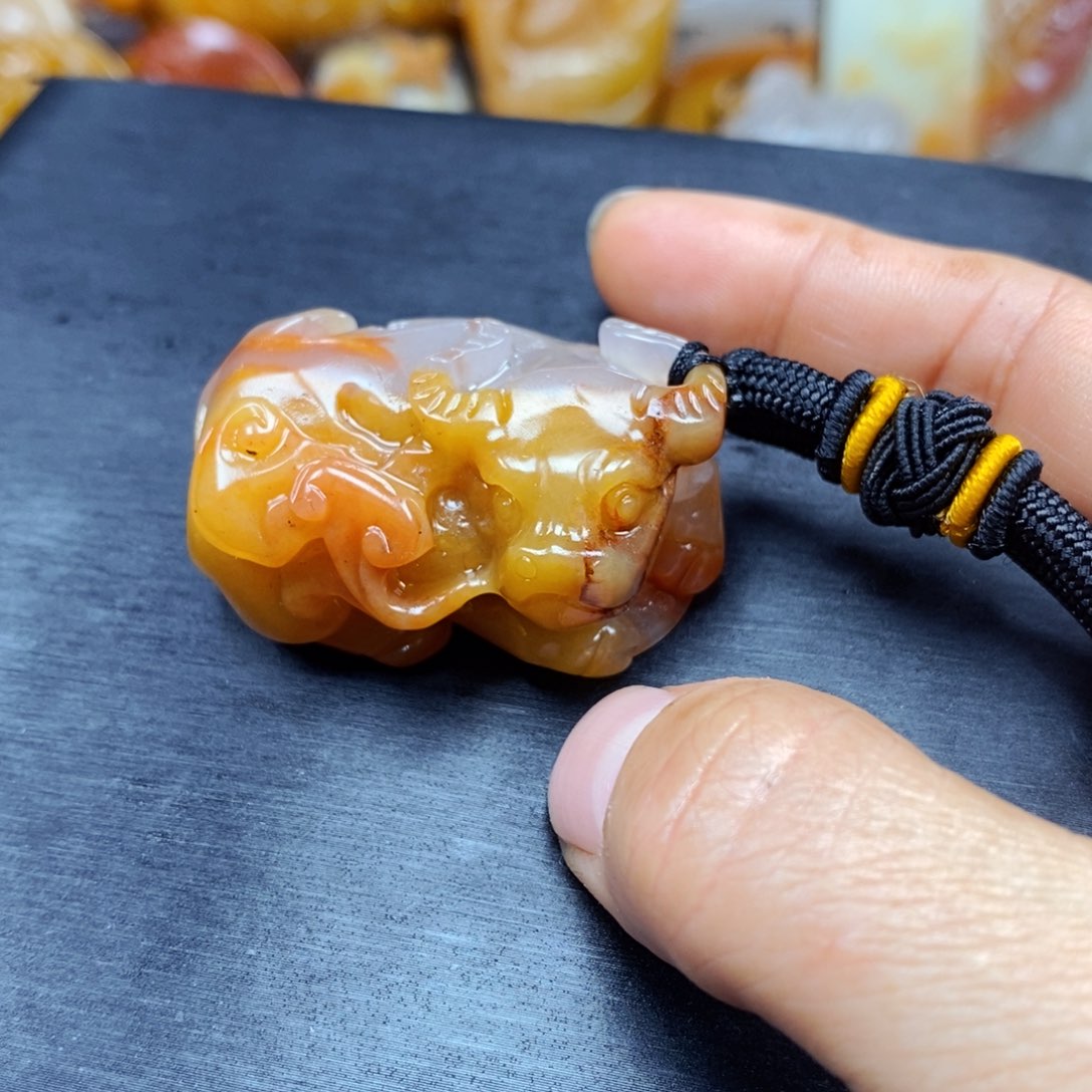 石英质玉（黄龙玉）颈饰未镶嵌