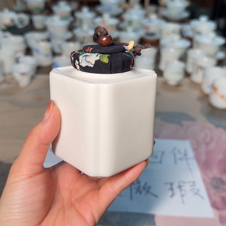 羊脂玉茶叶罐四方