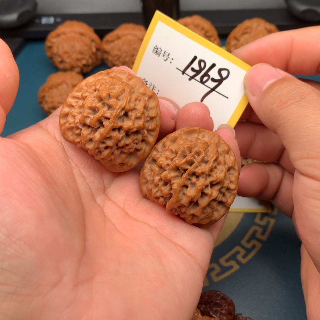 吉***祥把件文玩核桃秦闷1969