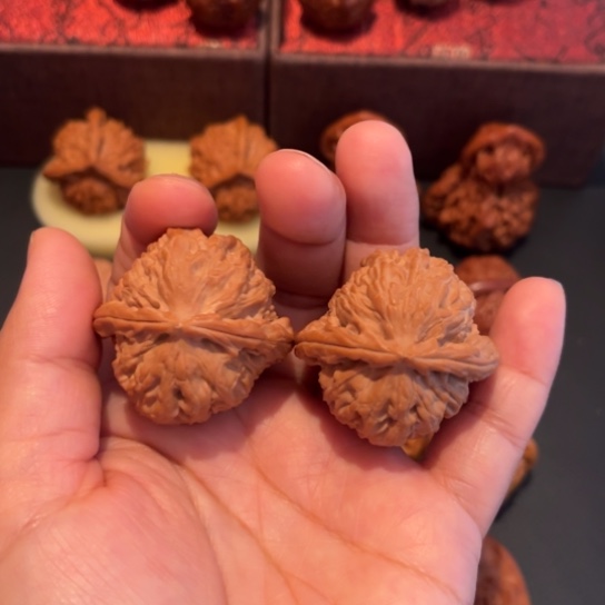 吊坠文玩核桃原桩三角白