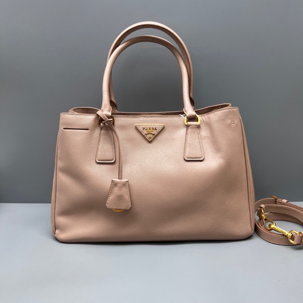 95新 Prada/普拉达 十字纹牛皮杀手包 尺寸34*21 SV18521