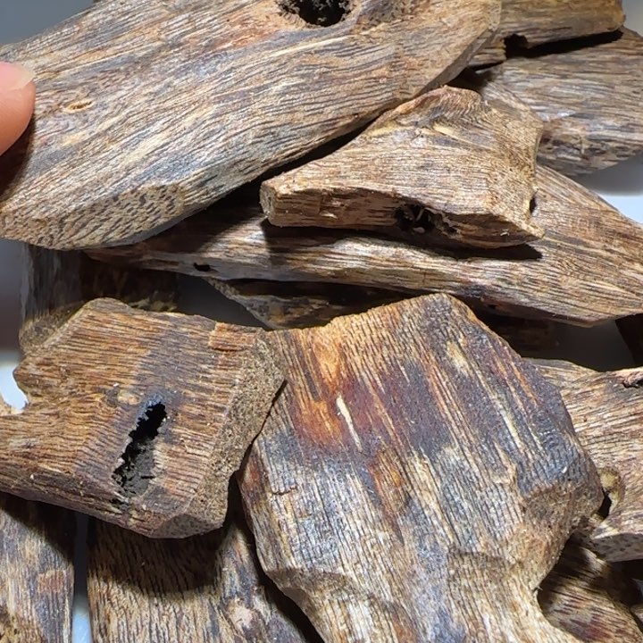 沉香手把件海南老白棋块料100克