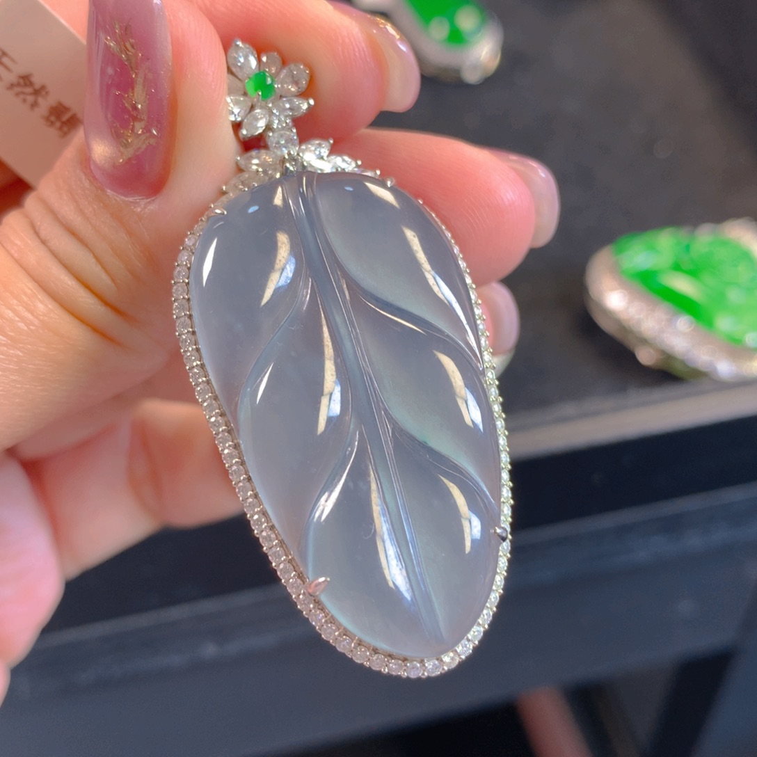 翡翠颈饰18K金镶嵌翡翠