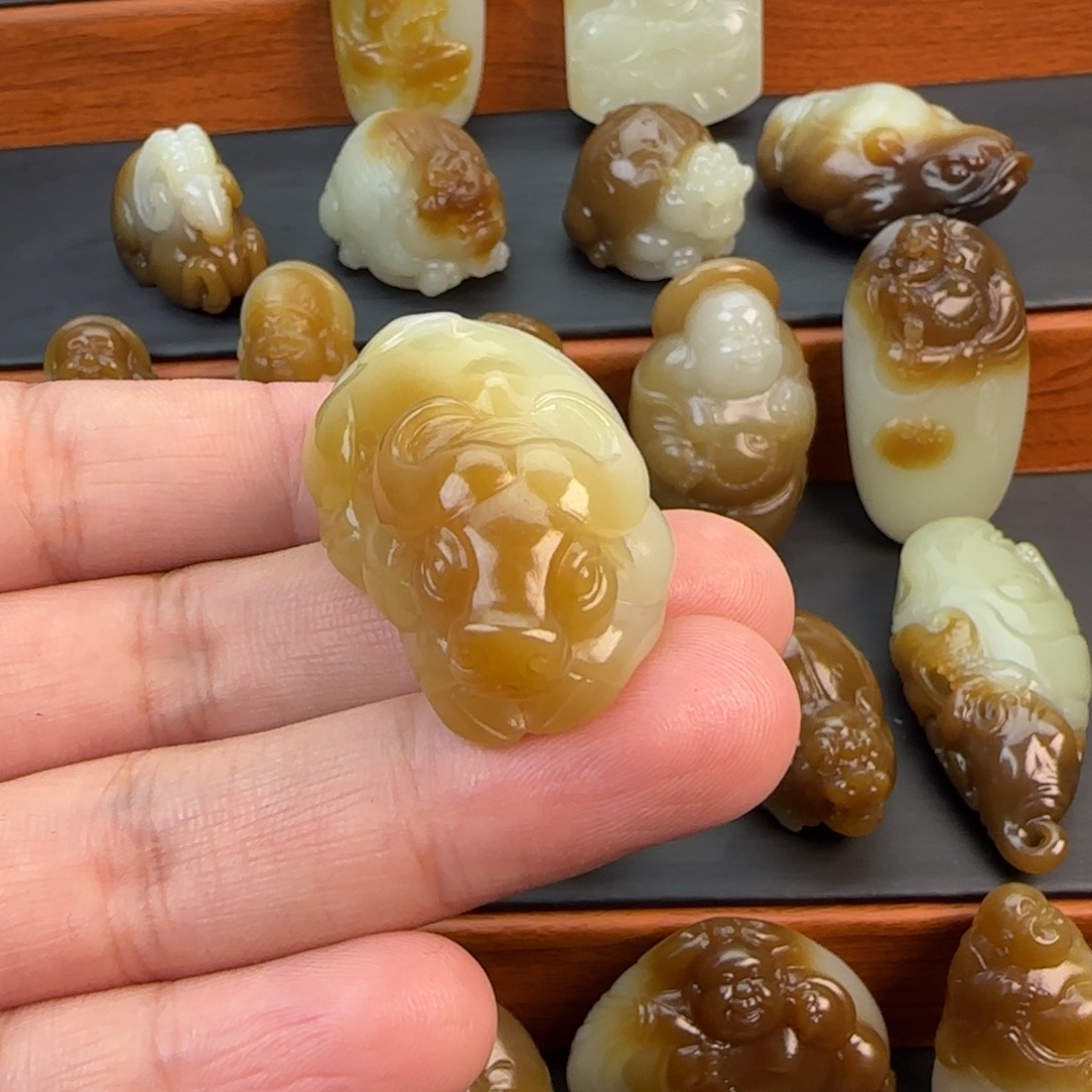 和田玉（糖玉）颈饰未镶嵌小*玥