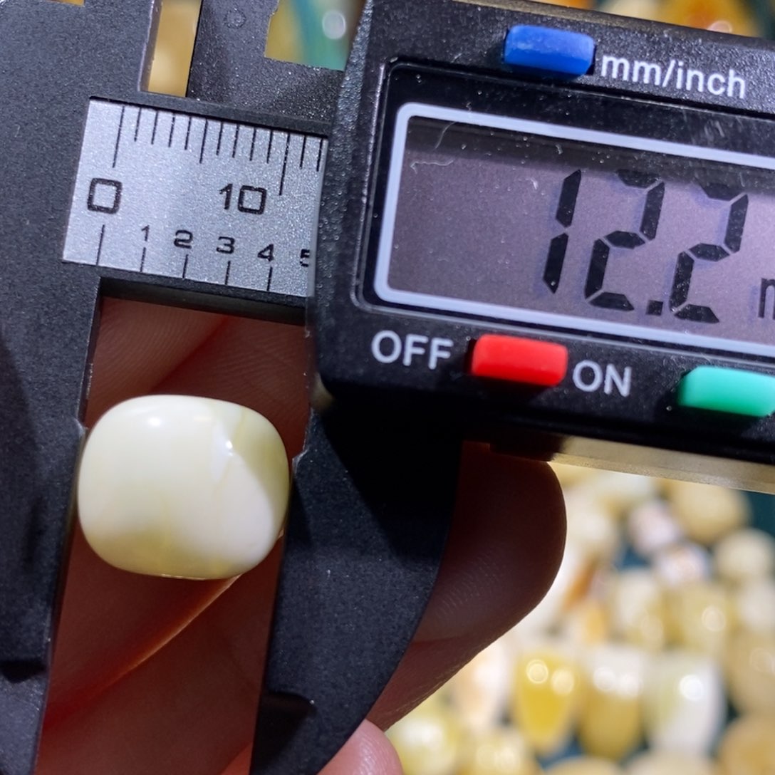 未镶嵌蜜蜡裸石配饰