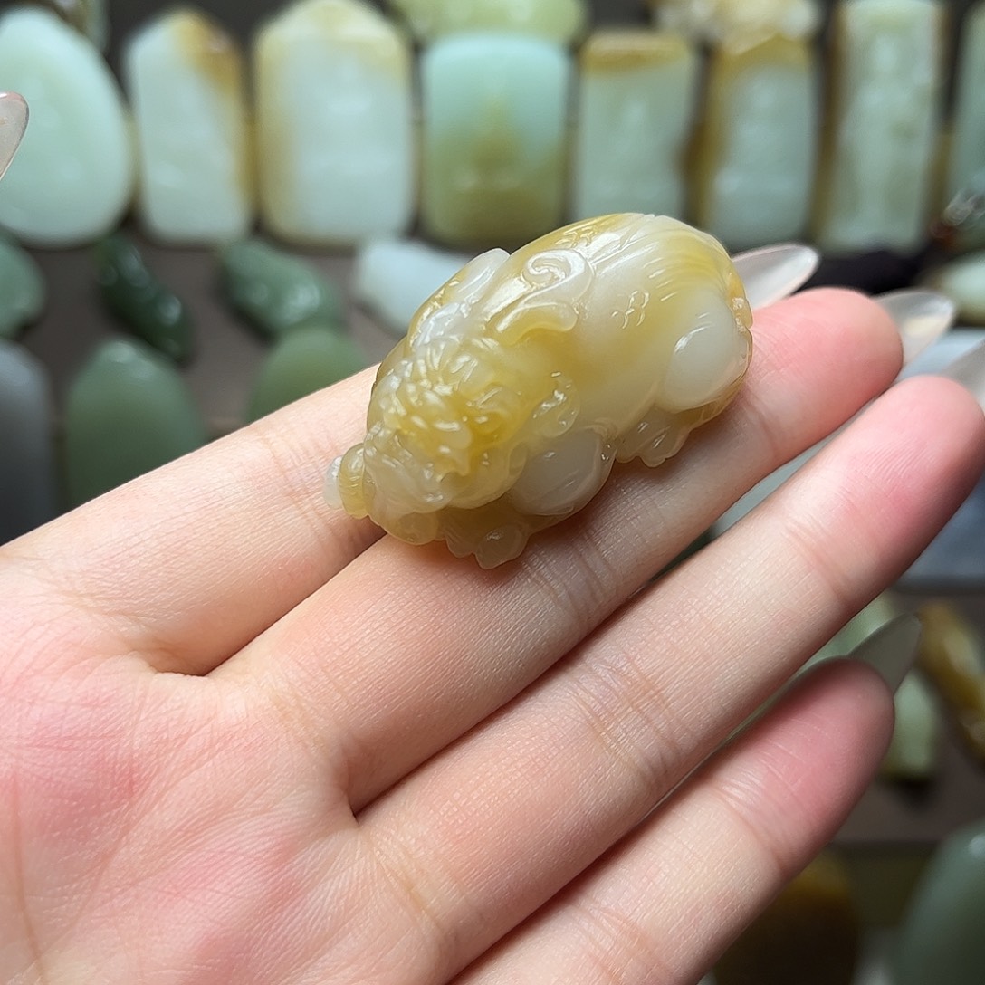 和田玉颈饰未镶嵌爱*谁