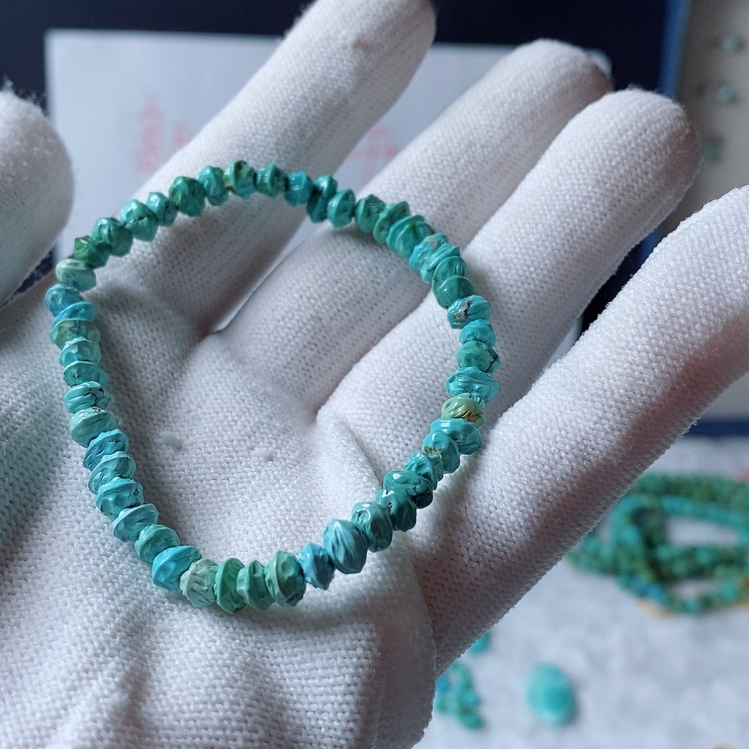 绿松石颈饰未镶嵌