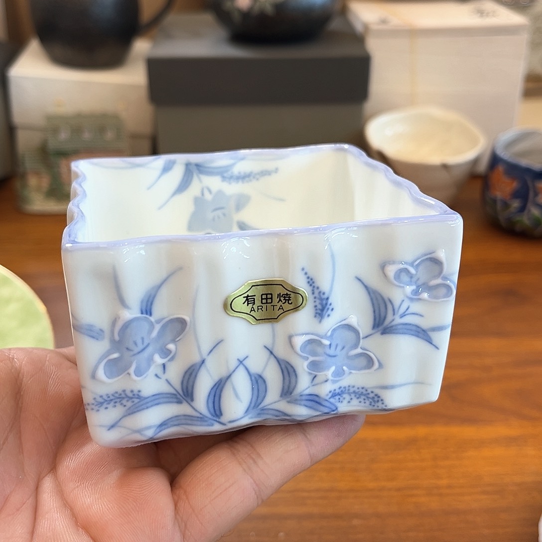 盖碗在家门口吃完早餐回来吃早餐