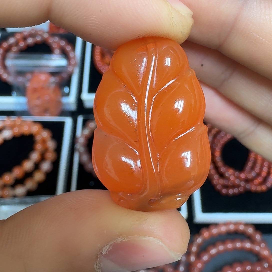 南红玛瑙未镶嵌川料瓦西冰红叶子8.4g