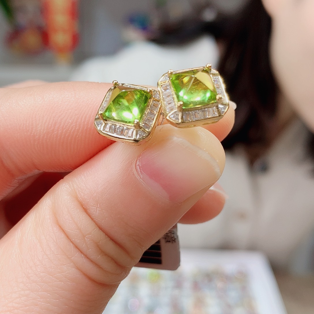 橄榄石耳饰银S925镶嵌