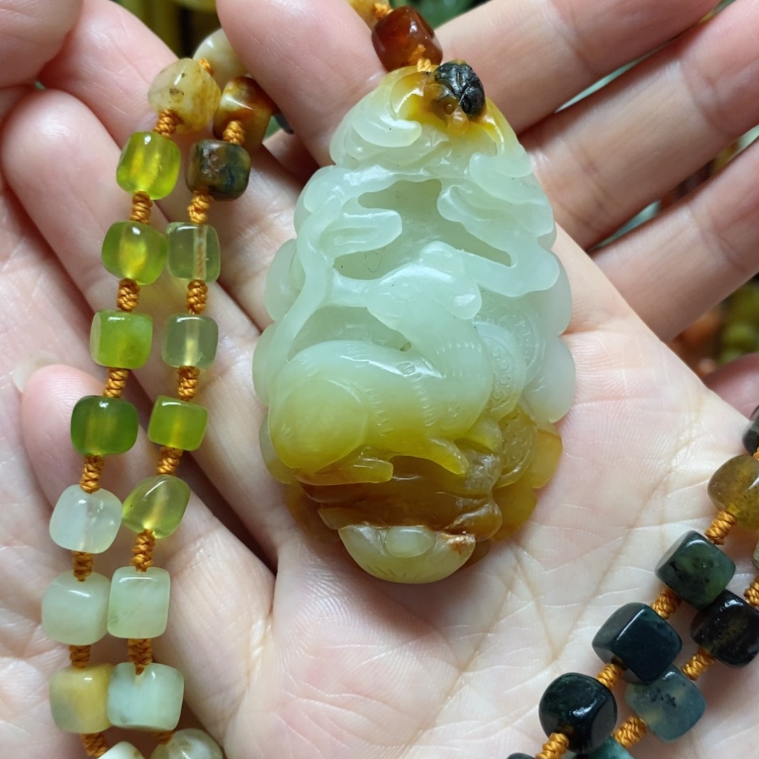 岫玉吊坠(赠链)未镶嵌